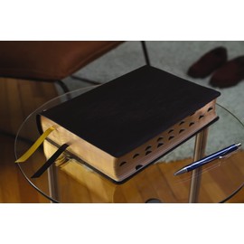 KJV, Thompson Chain-Reference Bible, Large Print, European Bonded Leather, Black, Red Letter, Thumb Indexed, Comfort Print