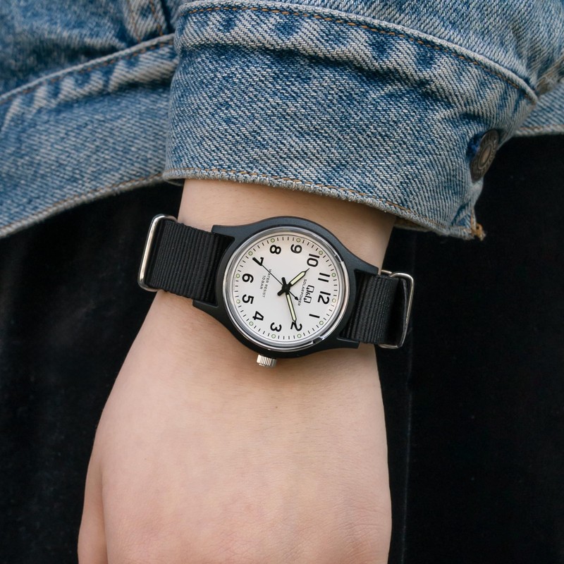 Citizen Q&Q Analog Solar Wristwatch, Water Resistant to 10 ATM,