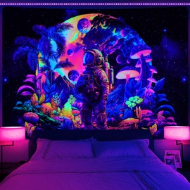 Alishomtll Schwarzlicht Astronaut UV Pilz Wandteppich, Fluoreszierende Botanische Mond Wandteppich, Ästhetische Sternenhimmel Wandbehang, Schlafzimmer Home Decor Wandtuch 150x130cm