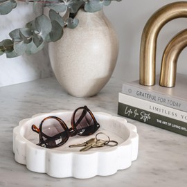 STRONA White Scalloped Marble Tray - 8" Round Stone Vanity Tray for Perfume & Jewelry, Marble Dish for Bathroom Countertop & Kitchen Counter, Decorative Tray for Bathroom & Kitchen, Modern Catchall