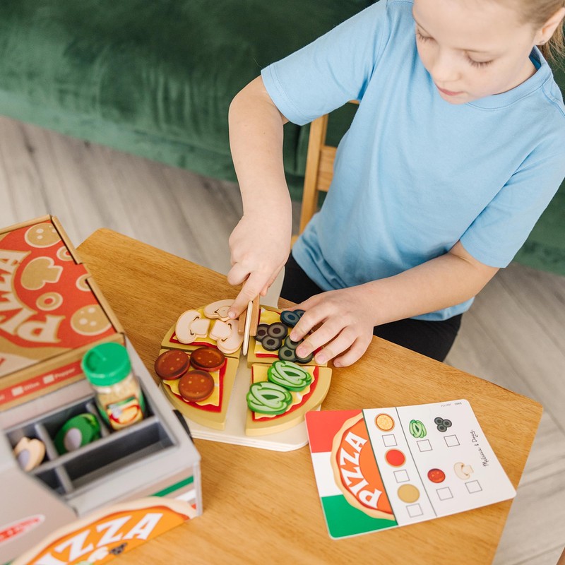 Melissa & Doug Top & Bake Wooden Pizza Counter Play