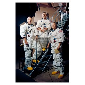 APOLLO 8 CREW STANDING OUTSIDE SIMULATOR ANDERS, LOVELL, BORMAN 4X6 NASA PHOTO