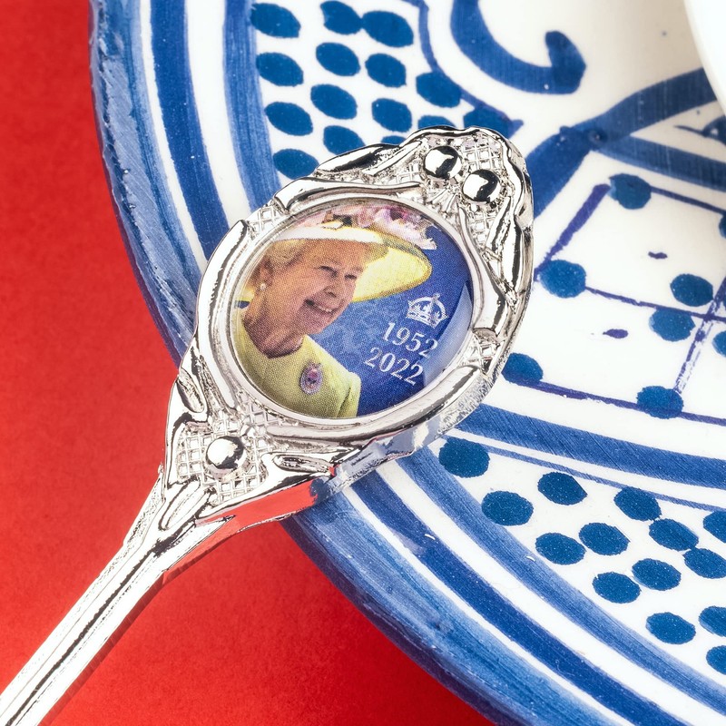 Queen Platinum Jubilee Memorabilia 2022 Collectable Commemorative Stainless Steel Souvenir