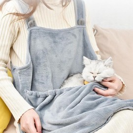 Cat Apron Carrier with 4 Paw Holes Cat Carrier Apron Cut Nails Cat Carrier Apron Pouch for Nail Cutting Cat Carrier Apron Sleeping Bag Cat Sling Carrier Bag Adjustable for Cats Puppies (1Pcs)