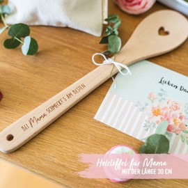 Papierdrachen Wooden Cooking Spoon with Heart for Mother's Day – with Engraving "Bei Mama schmeckt´s am Besten" – Extraordinary Mother's Day Gift