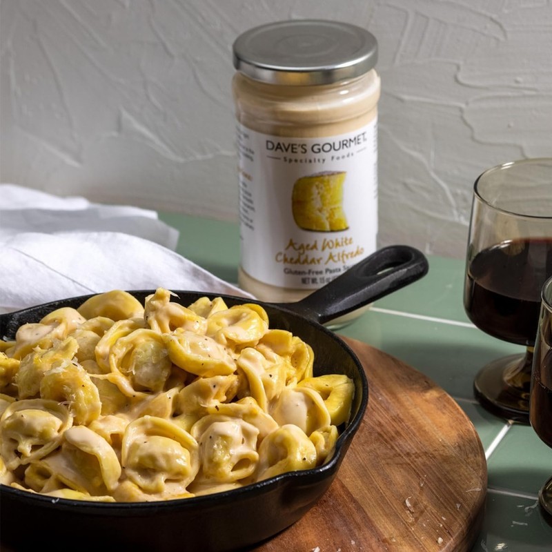 Dave's Gourmet Aged White Cheddar Alfredo Pasta Sauce - Rich
