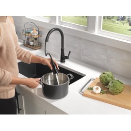 Delta Faucet Westville Matte Black Kitchen Faucet Black, Kitchen Faucets with Pull Down Sprayer, Kitchen Sink Faucet, Faucet for Kitchen Sink, Magnetic Docking Spray Head, Matte Black 9110-BL-DST