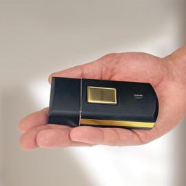 Wahl Travel Shaver Gold Edition Cordless Rechargeable Electric Shaver for Men, Ideal for Travel, Hair and Beard, Compact and Portable