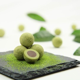 Maiko no Cha Honpo Special Matcha Chocolate Ball Kyoto Sweets Kansai Souvenir Omiyage Milk Chocolate Coated with Uji Matcha Sweets Snack 120g (60g x 2 bags) (Pack of 1), MADE IN JAPAN, Limited Stock