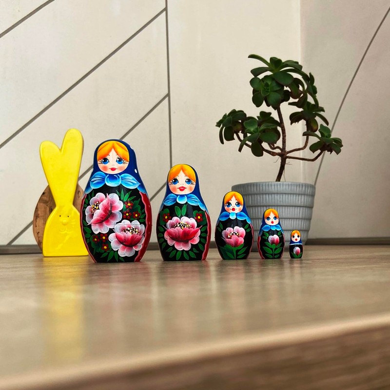 Russian Nesting Dolls Set of 5 pcs - Matryoshka Doll