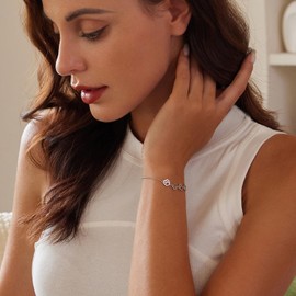 WOSTU Paw Trail Bracelet - Adjustable Pet Memorial Jewelry for Women Silver Dog Cat Paw Print Stackable Bracelet for Best Friend Besties Friendship