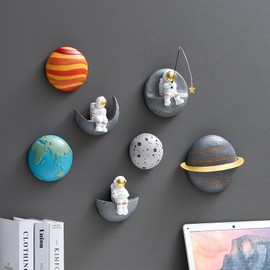 Astronauts Wall Decor Set of 3, Modern Wall Sculptures Home Decor for Living Room, 3D Wall Decor, Cute Space Theme Kid Room Outer Space Man Wall Decor for Boys Girls Room Bedroom Decor Christmas Gift
