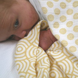 MuslinZ 3PK Bamboo/Organic Cotton Muslin Squares, Burp Cloths 70 x 70cm (Gold Swirl)