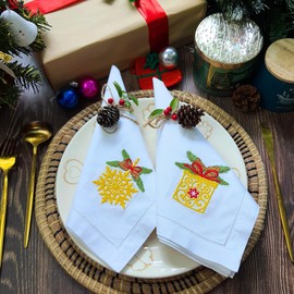 HCRAFT - Servilletas de mesa de algodón bordadas, juego de 4 servilletas de tela de 18 x 18 pulgadas, mezcla de Navidad con lazo, tela cuadrada, comedor, servilletas, lavable a máquina, servilletas de