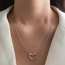 Collar en Forma de Corazón para Mujer, Joyería de Acero Inoxidable Chapado en Oro 18k, Cadena de Corazón Estilo Minimalista, Regalo para Aniversario, Novia y Cumpleaños, Collares para Dama (Plata)