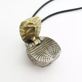 TaylorCustom Flintknapping Necklace - Lithics, Paleoanthropol