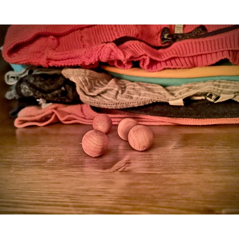 Zero In AMZ031 Cedarwood Balls 20 pack x2, multicolour