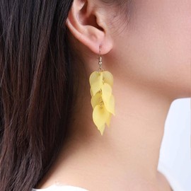 Inilbran Boho Acrylic Flower Drop Earrings Vintage Resin Flower Dangle Earrings Long Flower Floral Tassel Earrings Wedding Bridal Flower Earrings Jewellery for Women and Girls, Zinc, No Gemstone