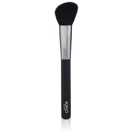 KIKO Milano Face 10 Blush Brush, Angled Brush with Natural Bristles for Applying Blush, Bronzers and Brighteners