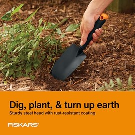 Fiskars - Juego de herramientas de jardín de 3 piezas, paleta, trasplantador, cultivador, cabezales de acero resistentes al óxido, asas ergonómicas para plantar, excavar y airear el piso