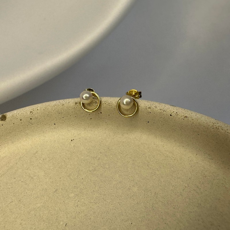 9ct Gold Freshwater Pearl Open Circle Stud Earrings