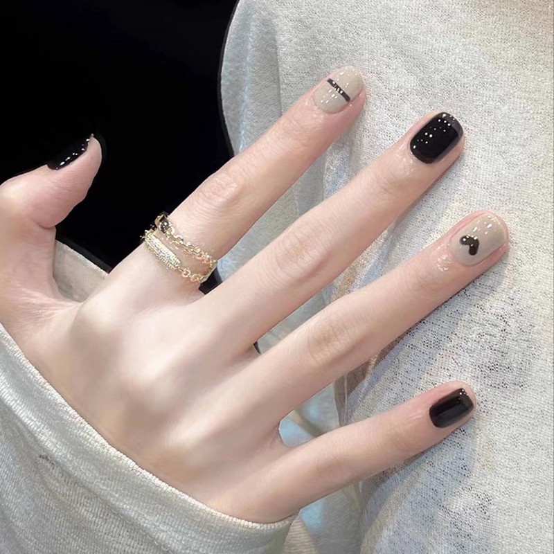 24 Pcs Short Black False Nails - Creamy White Press