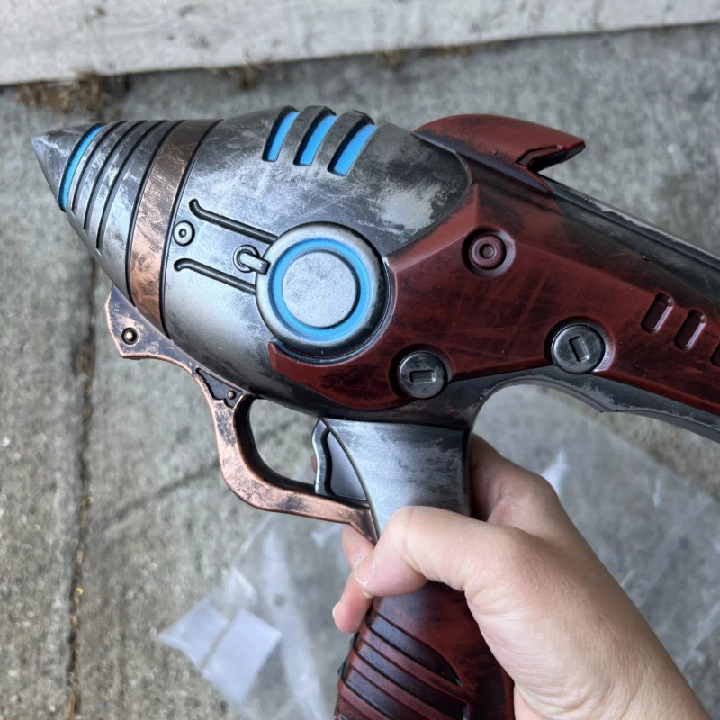 Bethesda Fallout Laser Hub’s Alien Blaster Pistol Replica Foam Video