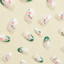 Christmas Press on Nails Short Round Winter French Tip Fake Nails Green Full Cover Xmas Hat Candy Cane False Nails with Holly Designs Cute Acrylic Nails Manicure Artificial Nails for Women Girls 24Pcs