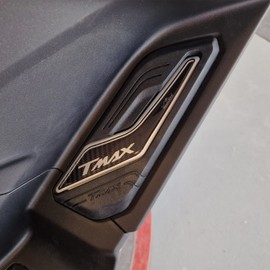 Resin Bike Motorcycle 3D Stickers Compatible with Yamaha Tmax 560 2022. Footboard Protection from Bumps and Scratches. Resin Stickers - Neutral Metal - Gadget Moto