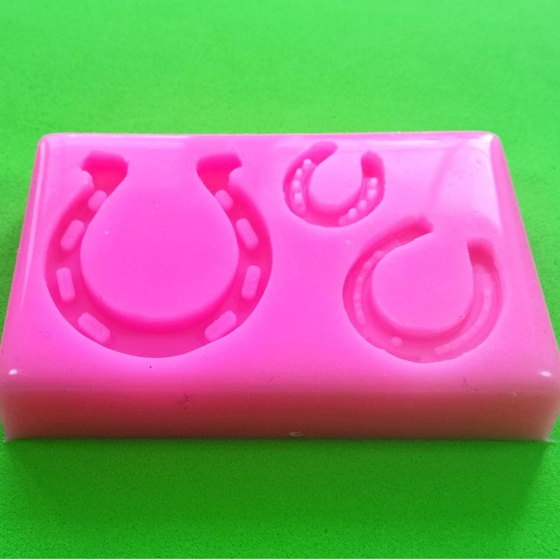 Lucky Horseshoes Various Sizes Weddings Celebration Mould by Fairie Blessings