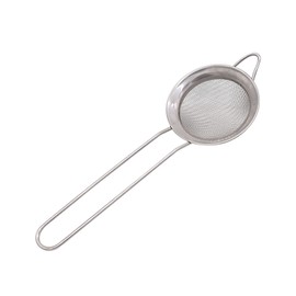 TRIXES Tea Strainer - Loose Leaf Tea Sieve - 6.7cm Diameter - Small Metal Kitchen Utensil - Mini Mesh Sifter with Handle - Filter for Straining Tea Leaves