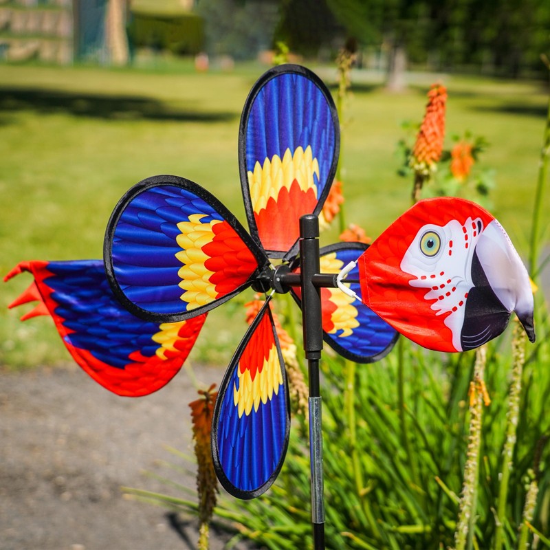 In the Breeze 2615 — Pivoting Parrot Bird Spinner —