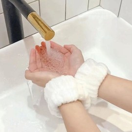 Dreamhive Partners Wash Face Wristbands and Hairband Combo for Preventing Water Flow During Cleansing