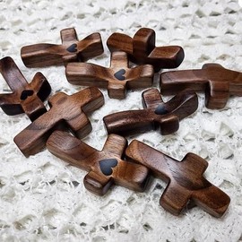 3 counts Cross My Heart Pocket Wooden Cross – Handheld Olive Wood Comfort Cross for Prayer, Clutching & Stress Relief – Encouragement & Religious Gift for Kids, Teens, and Adults – Faith-Based Anxiety Relief Keepsake - quantity: 6 counts