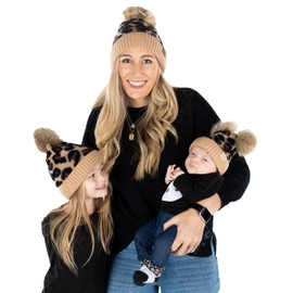 Funky Junque Mommy and Me - Gorros para mujeres y niños pequeños, para mamá y bebé, trajes de Navidad a juego con pompones de invierno, Adultos/niños pequeños (un solo pom)/bebé (doble pom) - Leopardo