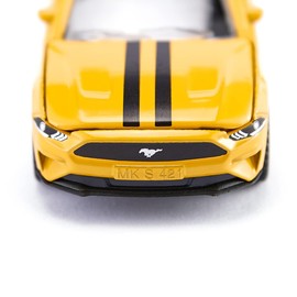 siku 1530 Ford Mustang GT Sports Car, Metal/Plastic, Yellow, Opening Bonnet, Tow Bar, Toy Car for Kids