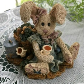BOYDS RESIN BEARSTONE FIGURINE - AMELIA'S ENTERPRISE ... CARROT JUICE (RABBIT)