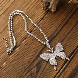 Wendalern Boho Crystal Butterfly Choker Necklace Silver Rhinestone Pendant Chains Glittering Butterfly Chain Pave Diamond Butterfly Chain Jewellery for Women and Girls
