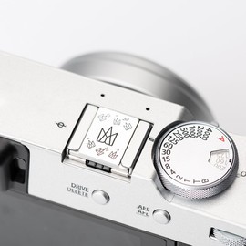 Crown Pattern Camera hot Shoe Cover Shutter Decorative Button Set for Fuji XT4, XT30, XE3,for Canon R6 R5 R7 R8 R10 for Nikon D750 D610 Z7 Z5 Z6 Z50 Z30 (Aluminum Alloy-Hot Shoe Cover02)