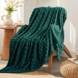 RUIKASI Fluffy Fleece Blanket Dark Green - Plush Throws for Bed Sofa Couch, Single Bubble Texture Cozy Blanket with Reversible Design, 130x150 cm