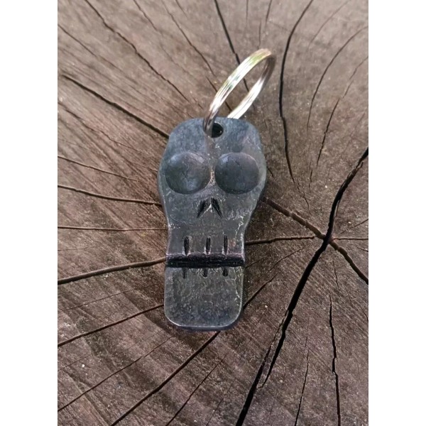 DailyCraftsmanship Hand Forged Iron Steel Skull Keychain Keyring Pendant Charm