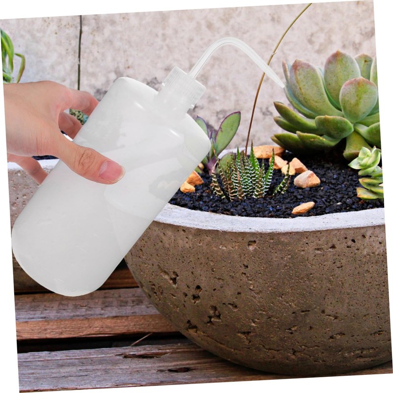 Ipetboom Plastic Squeeze Wash Bottle with Curved Mouth for Precise