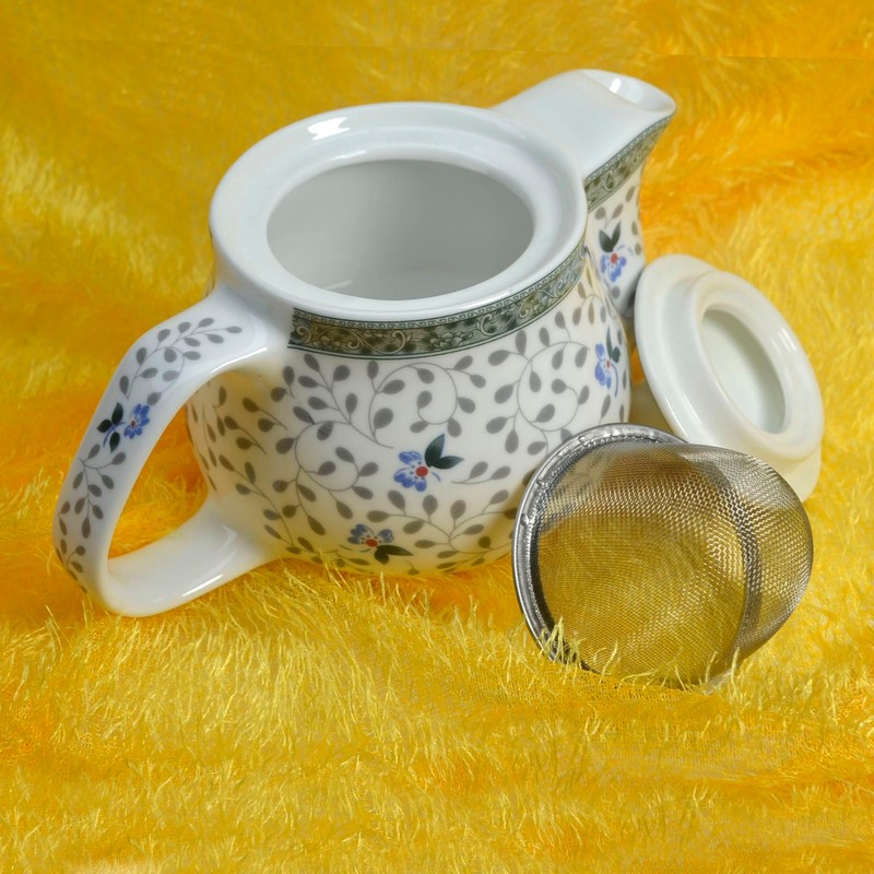 Porcelain Teapot 500ml Kettle with Removable Stainless Steel Infuser (Flower)