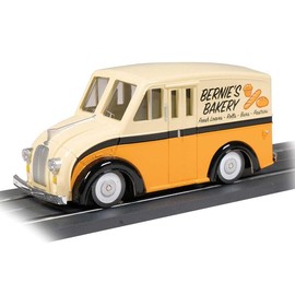 Williams By Bachmann - E-Z Street® Vehicle - DELIVERY Van - BERNIE'S Bakery - O Scale