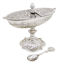 Solid Brass Nklaus Incense Boat with Hinged Lid and Spoon
