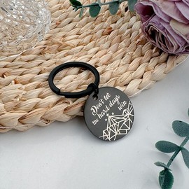 Guqqeuc Positive Affirmation Gifts for Daughter Son Birthday Christmas Gifts for Best Friend Leaving Inspirational Gifts for Besties Don't Let the Hard Days Win Keyring Gift for Sister Brother