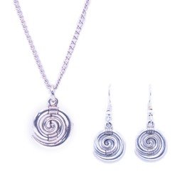 NILUXE DESIGN -Ohrringe Damen Keltisch - Ohrringe Spirale Keltisch Damen Zamak und Haken aus 925er Silber - Ohrringe Damen Boho-Stil - Schön zu tragen (Set aus Ohrringen und Anhänger)