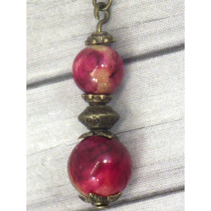 Bronze Ohrringe mit weißen Jade Perlen in rot gefärbt