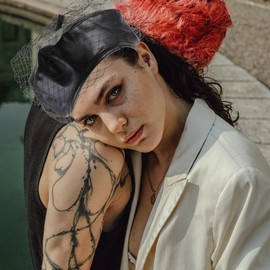 Holibanna Women Beret Hat with Veil PU Leather Classic French Beret Beanie Cap Hat Artist Cap Black