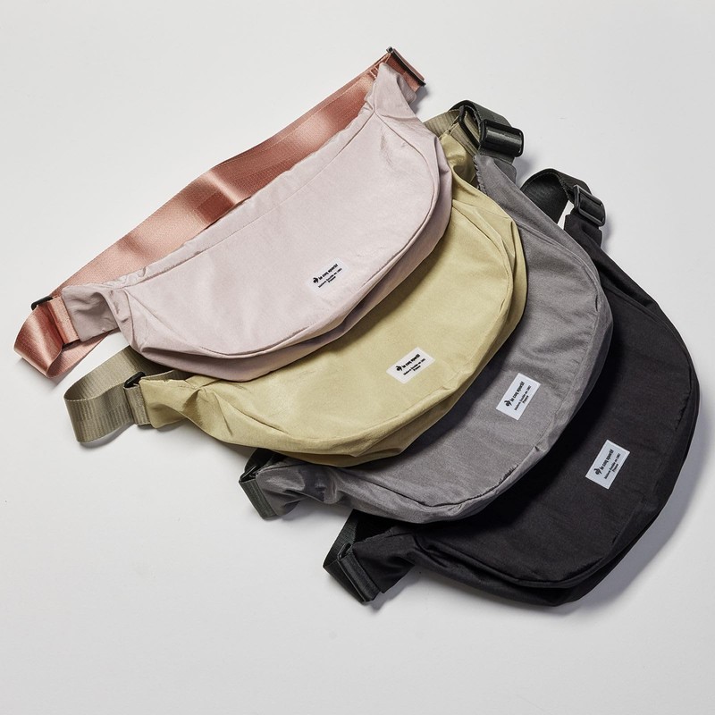 Le Coq Sportif Women's Deodorizing Antibacterial Crossbody Shoulder Bag, Crescent